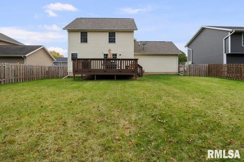 Tiny photo for 28 W VILLAGE Circle, Davenport, IA 52806 (MLS # QC4269051)