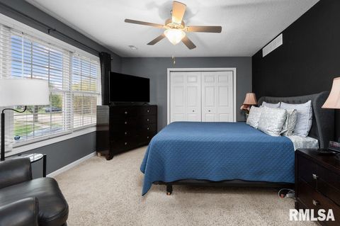 Tiny photo for 28 W VILLAGE Circle, Davenport, IA 52806 (MLS # QC4269051)