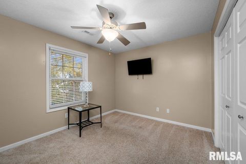 Tiny photo for 28 W VILLAGE Circle, Davenport, IA 52806 (MLS # QC4269051)