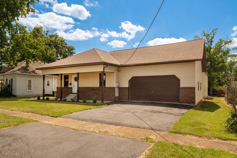 Tiny photo for 1406 N Glendale Street, Marion, IL 62959 (MLS # 12692718)