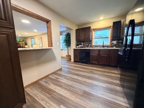 Tiny photo for 1406 N Glendale Street, Marion, IL 62959 (MLS # 12692718)