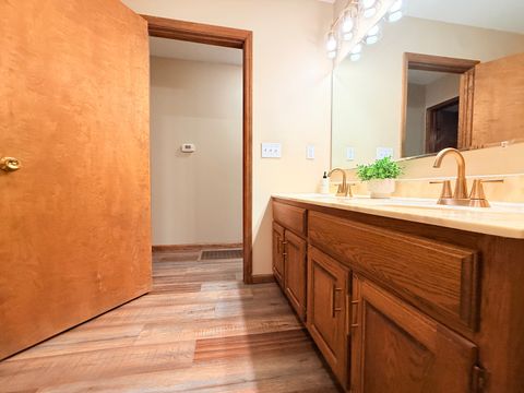 Tiny photo for 1406 N Glendale Street, Marion, IL 62959 (MLS # 12692718)