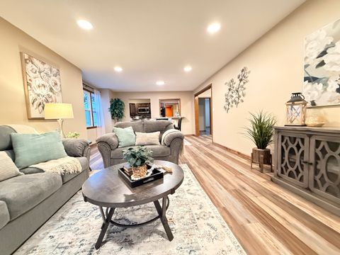 Tiny photo for 1406 N Glendale Street, Marion, IL 62959 (MLS # 12692718)