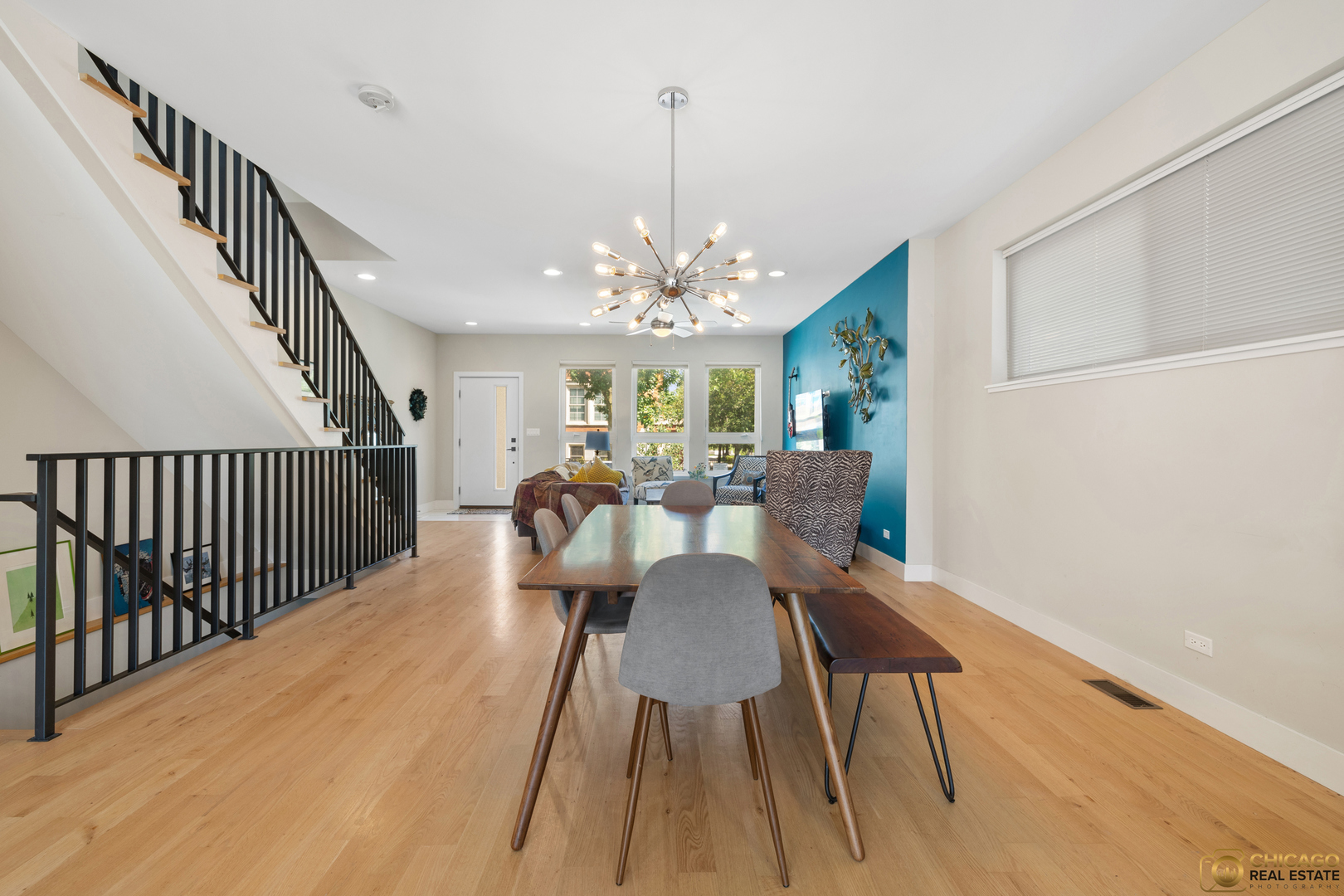 929 W 33rd Place