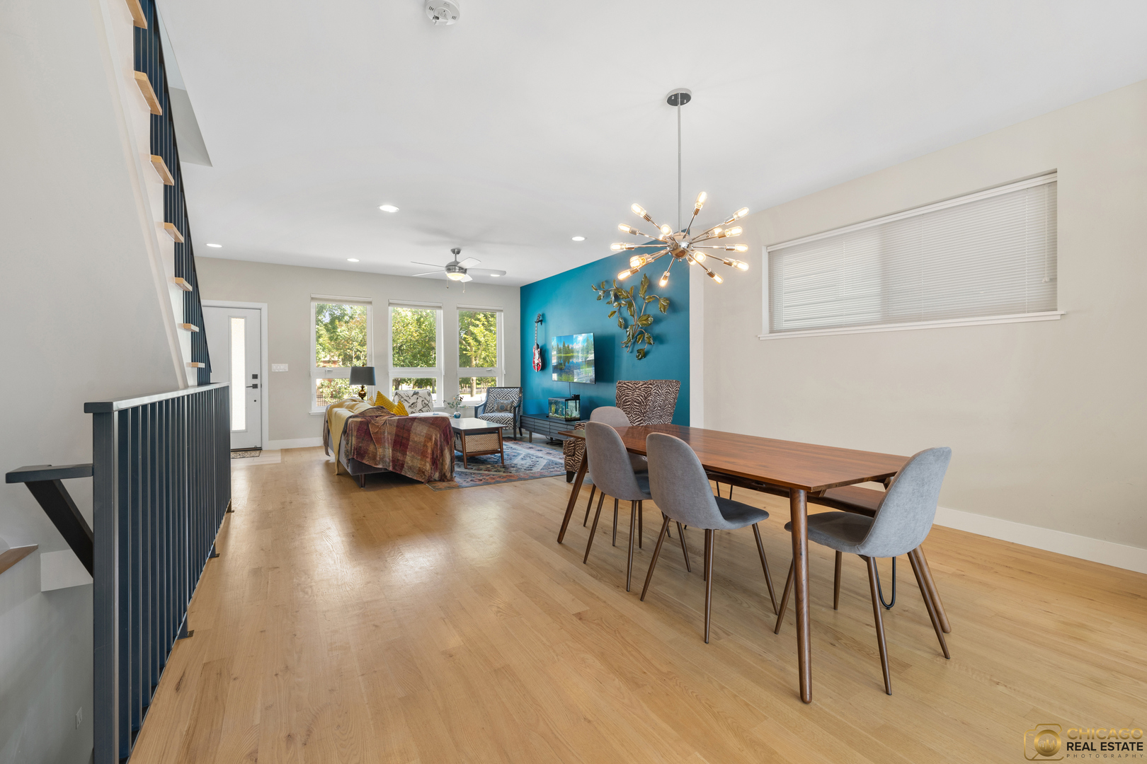 929 W 33rd Place