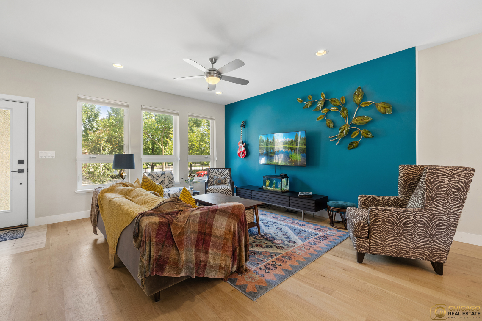 929 W 33rd Place