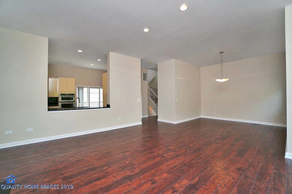 1501 S Prairie Avenue 01