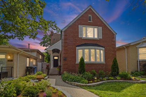 Photo of 6133 N LENOX Avenue, Chicago, IL 60646 (MLS # 12712561)