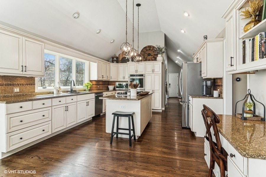 575 CHRISTOPHER Drive