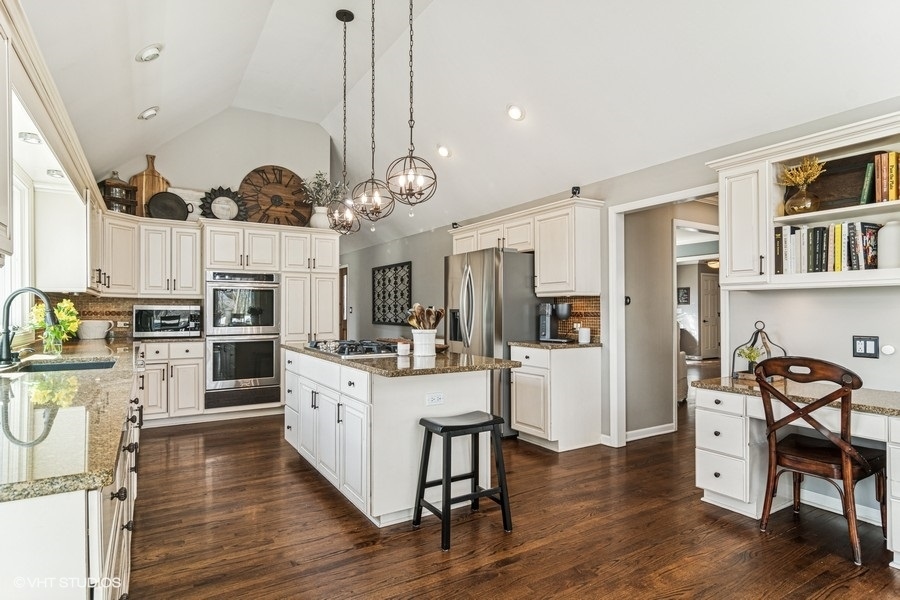 575 CHRISTOPHER Drive