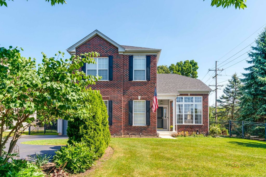 Photo for 1260 Water Stone Circle, Wauconda, IL 60084 (MLS # 12474207)