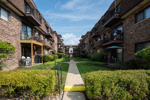 Photo of 6453 N Northwest Highway #C5, Chicago, IL 60631 (MLS # 12481552)