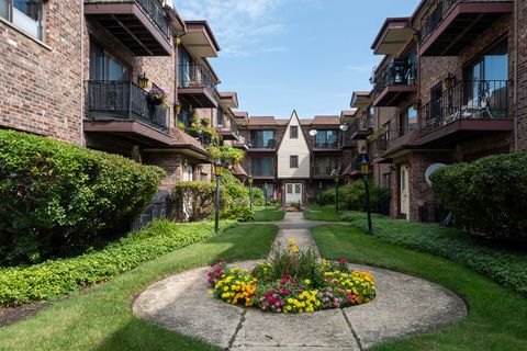 Tiny photo for 6453 N Northwest Highway #C5, Chicago, IL 60631 (MLS # 12481552)