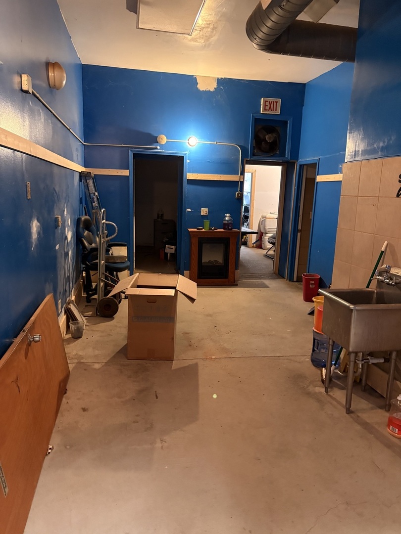 3805 W Chicago Avenue