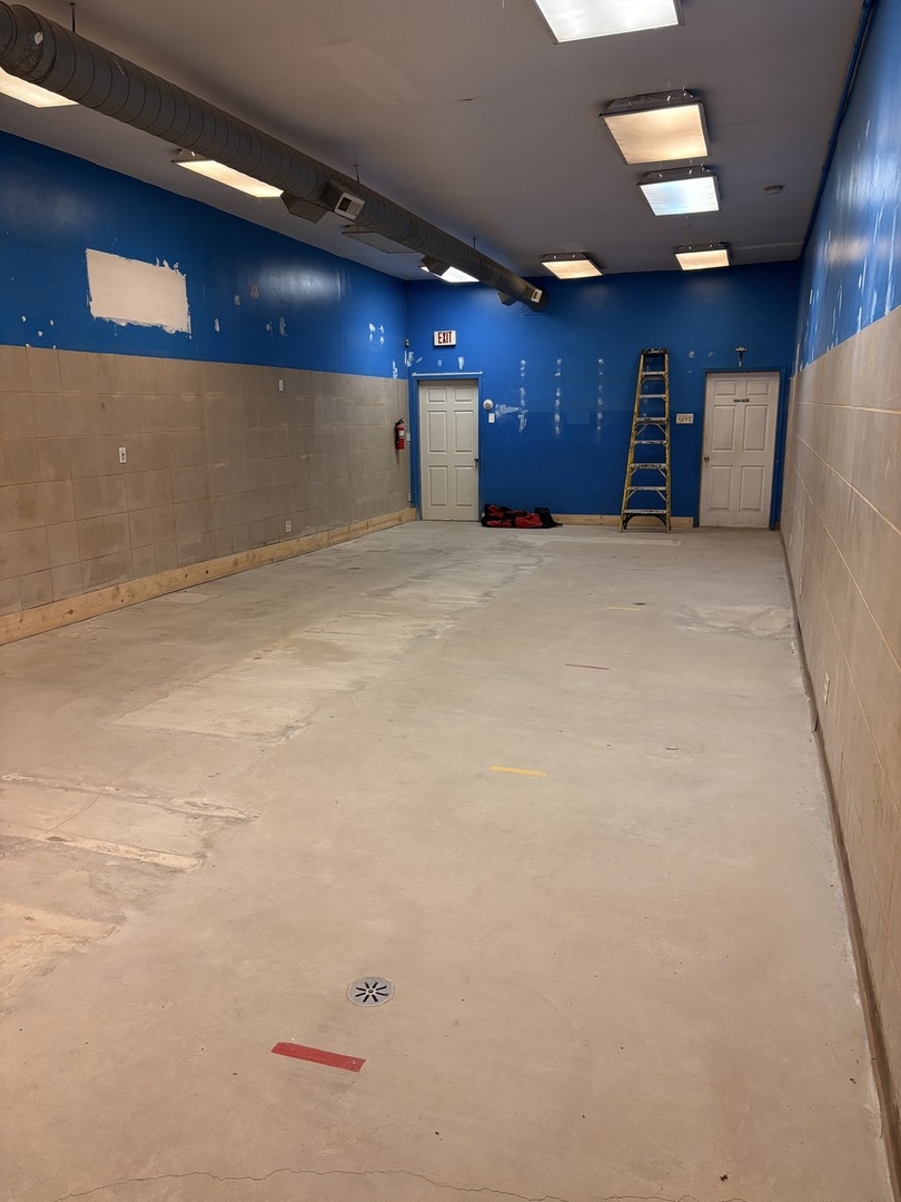 3805 W Chicago Avenue