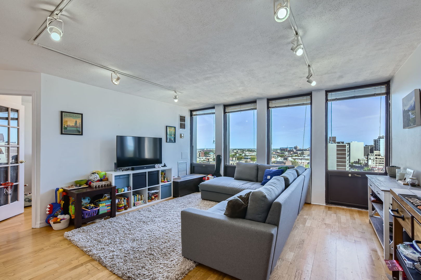 444 W Fullerton Parkway 1501