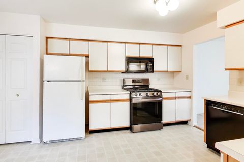 Tiny photo for 18 Whitman Drive, Schaumburg, IL 60173 (MLS # 12587115)