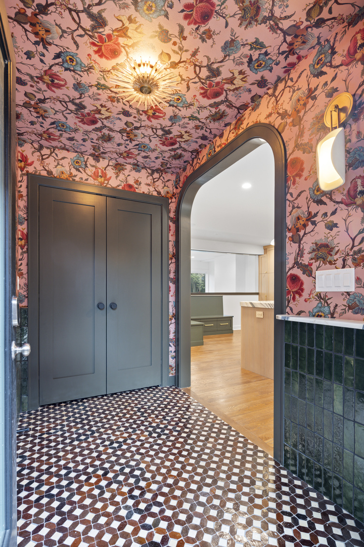 2110 N Hudson Avenue C