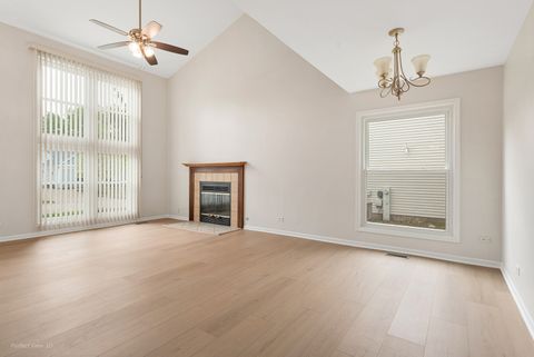 Tiny photo for 1424 FARRINGTON Lane, Aurora, IL 60504 (MLS # 12630808)