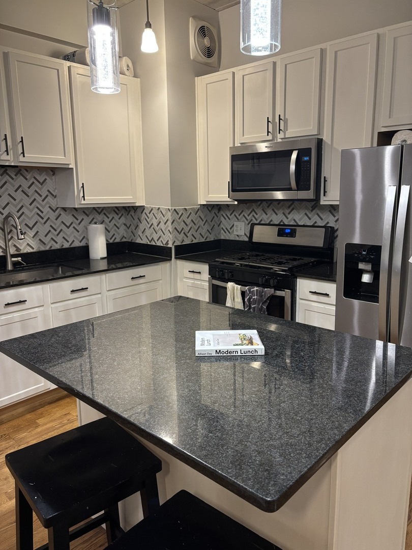 3260 N Clark Street 306