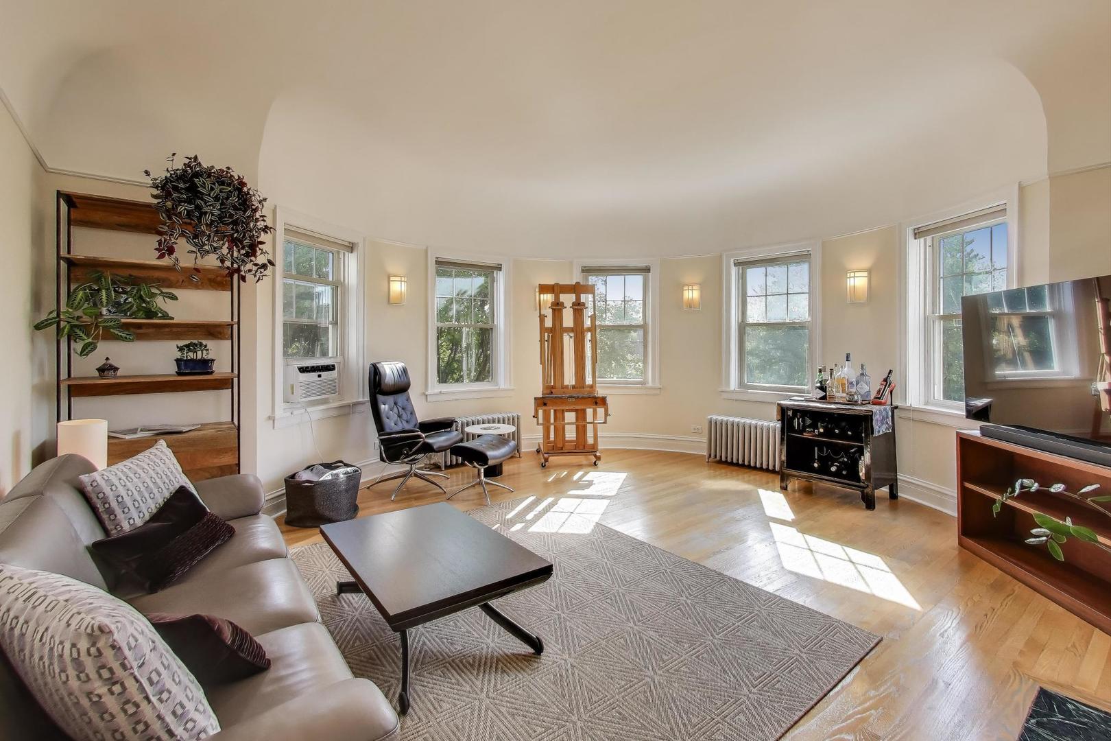 2300 W FARWELL Avenue 3