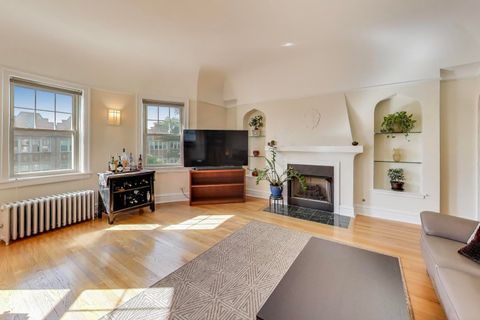 Tiny photo for 2300 W FARWELL Avenue #3, Chicago, IL 60645 (MLS # 12572405)