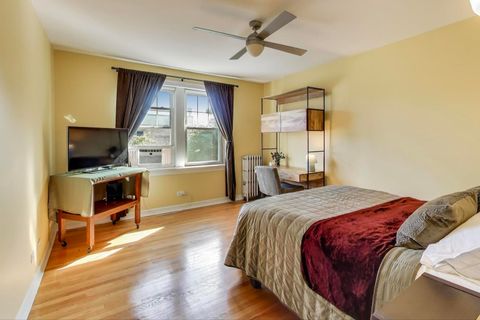 Tiny photo for 2300 W FARWELL Avenue #3, Chicago, IL 60645 (MLS # 12572405)