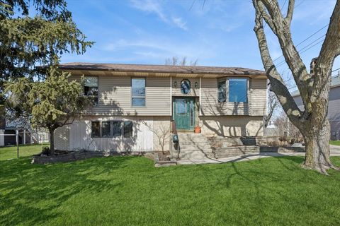 Photo of 906 E Streamwood Boulevard, Streamwood, IL 60107 (MLS # 12571178)