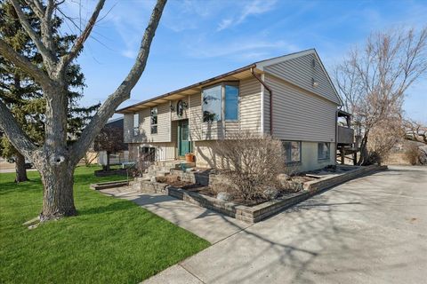 Tiny photo for 906 E Streamwood Boulevard, Streamwood, IL 60107 (MLS # 12571178)