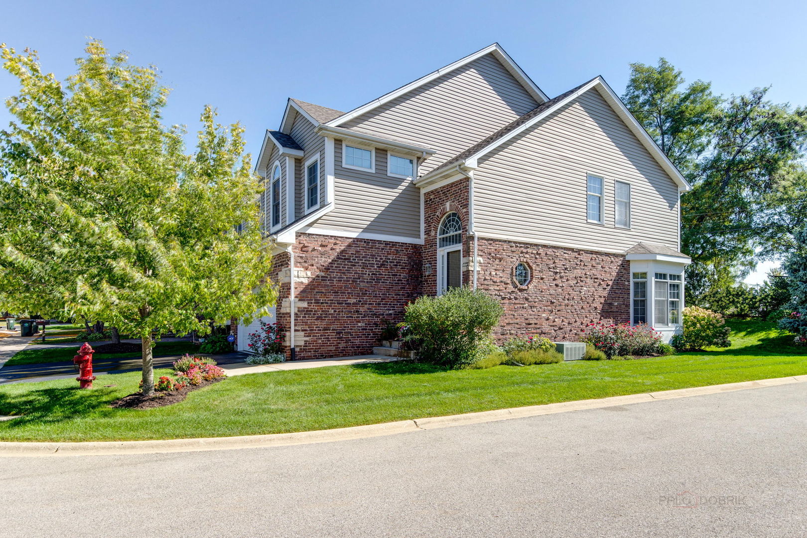 1041 W Bogey Lane