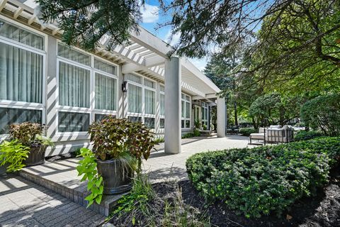 A home in Burr Ridge