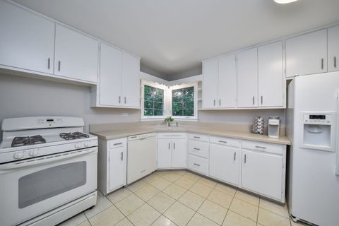 Tiny photo for 611 Polo Drive, Wheaton, IL 60187 (MLS # 12490185)