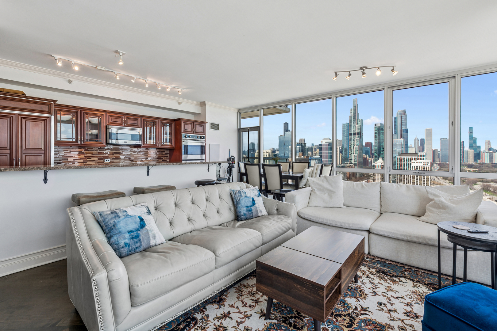 1629 S Prairie Avenue 2701