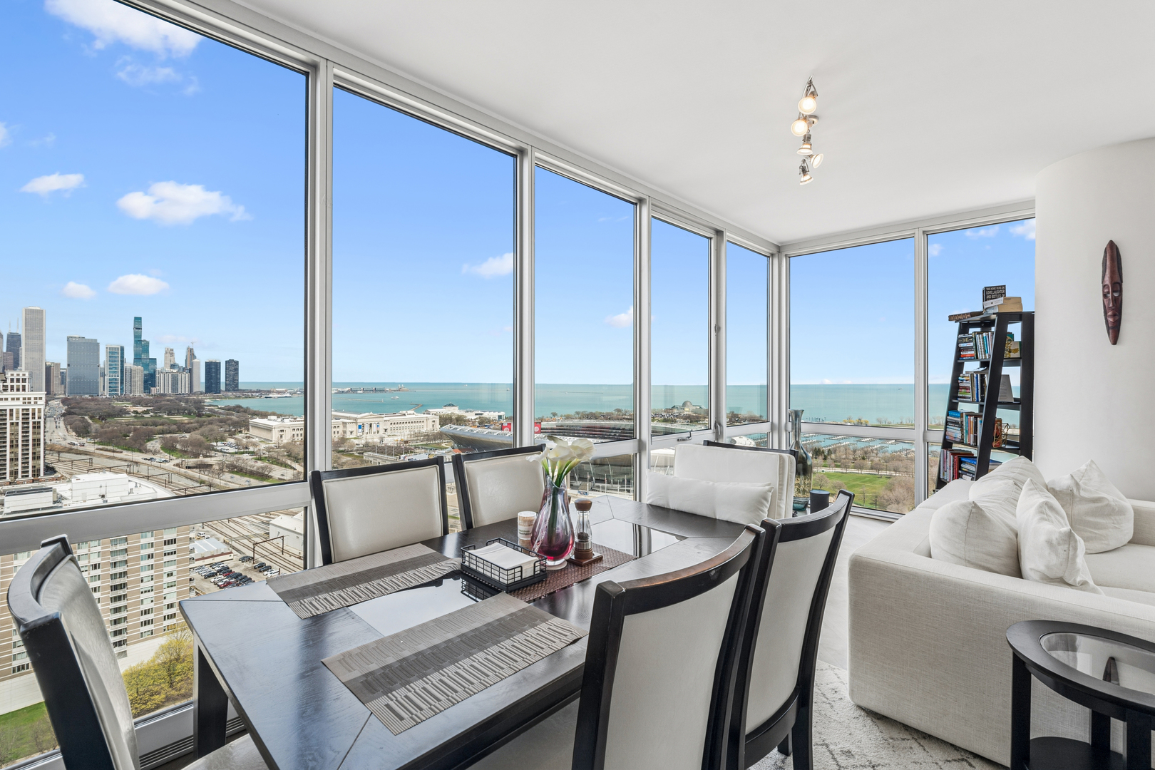 1629 S Prairie Avenue 2701