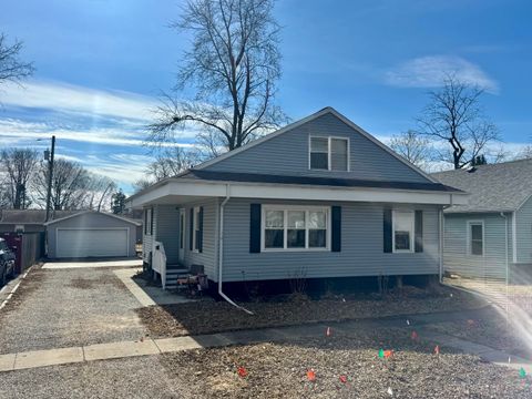 Photo of 718 W Prairie Street, Pontiac, IL 61764 (MLS # 12569119)
