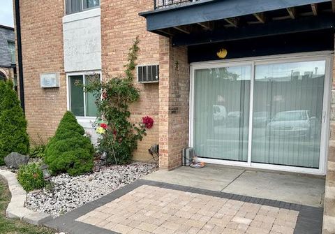 Photo of 2B DUNDEE QUARTER Dr #101, Palatine, IL 60074 (MLS # 12418288)