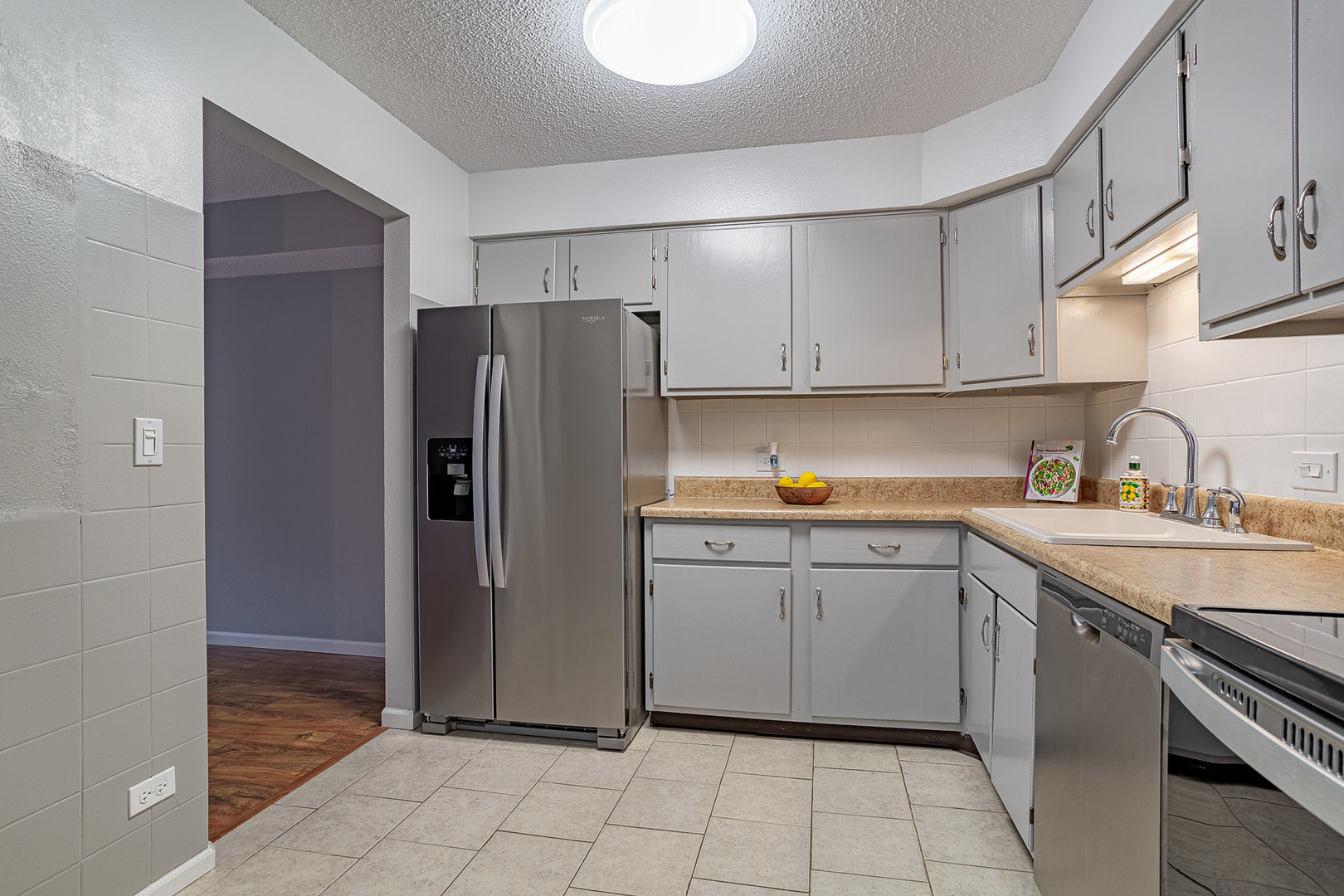 Elk Grove Village, Illinois 60007, United States, 2 Bedrooms Bedrooms, ,2 BathroomsBathrooms,Residential,Active,217652