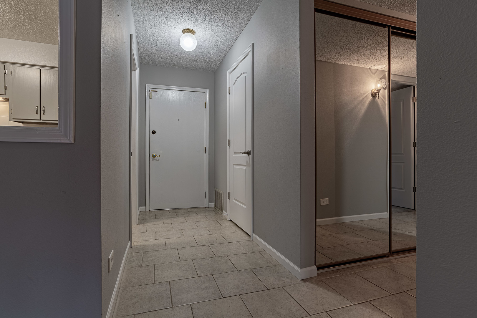 Elk Grove Village, Illinois 60007, United States, 2 Bedrooms Bedrooms, ,2 BathroomsBathrooms,Residential,Active,217652