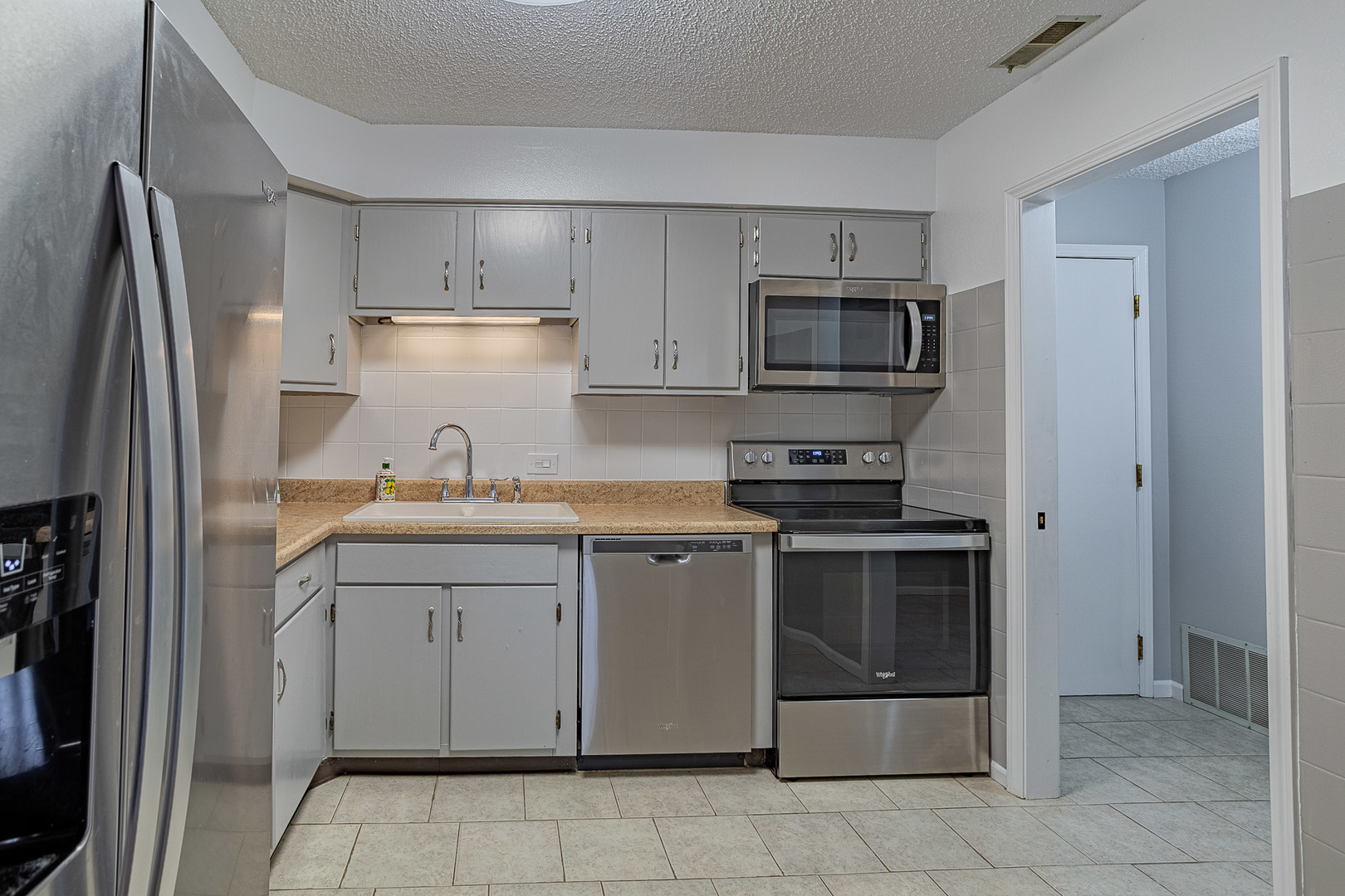 Elk Grove Village, Illinois 60007, United States, 2 Bedrooms Bedrooms, ,2 BathroomsBathrooms,Residential,Active,217652