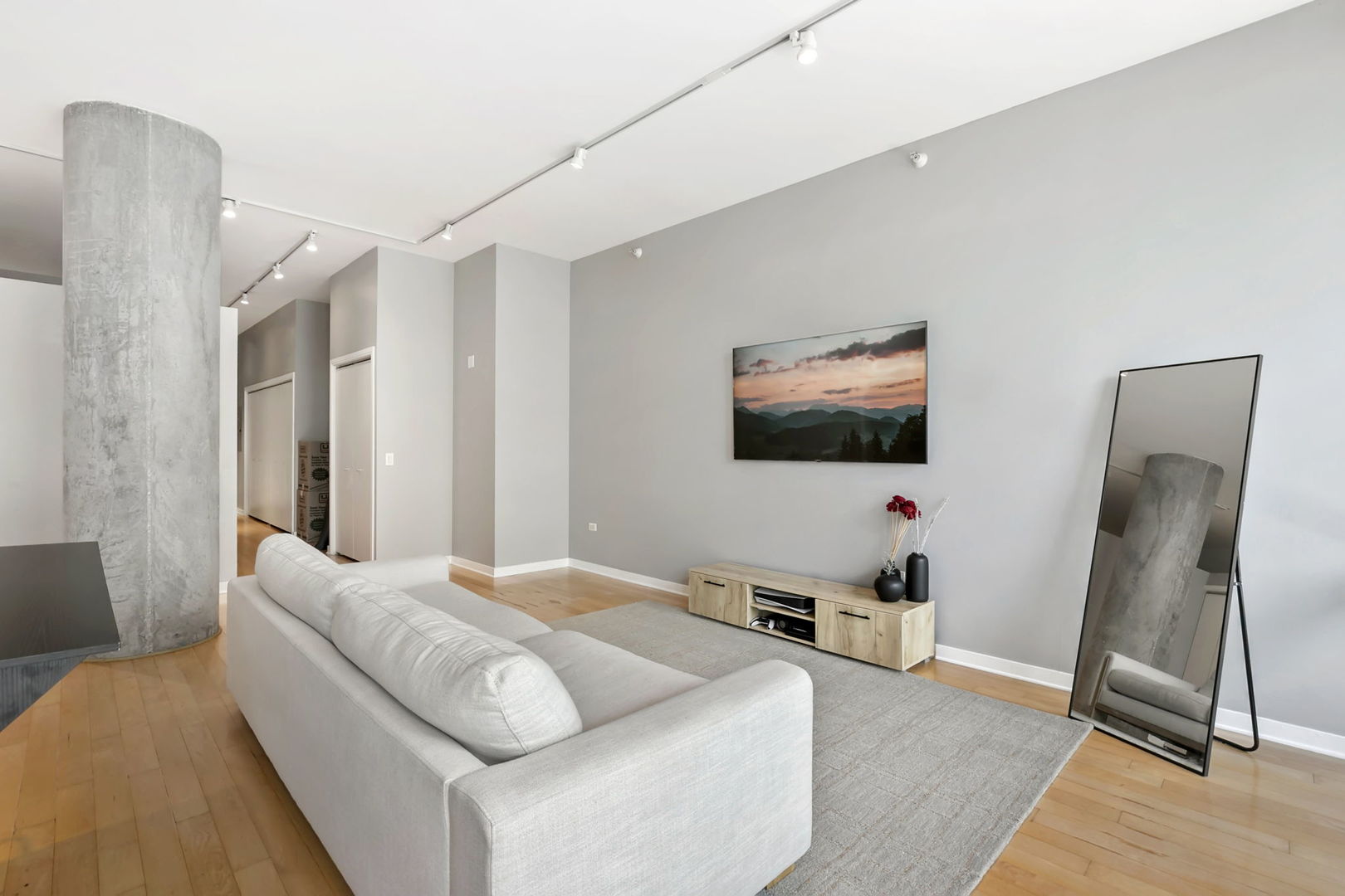 860 W Blackhawk Street 303