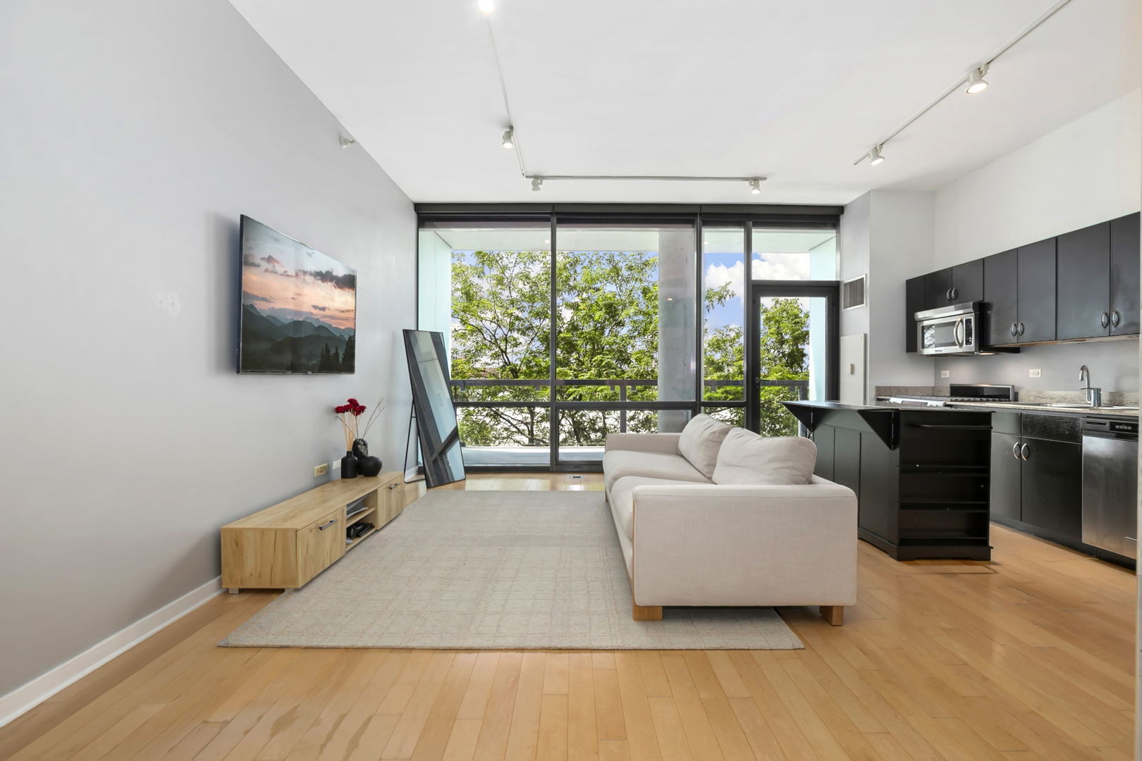 860 W Blackhawk Street 303