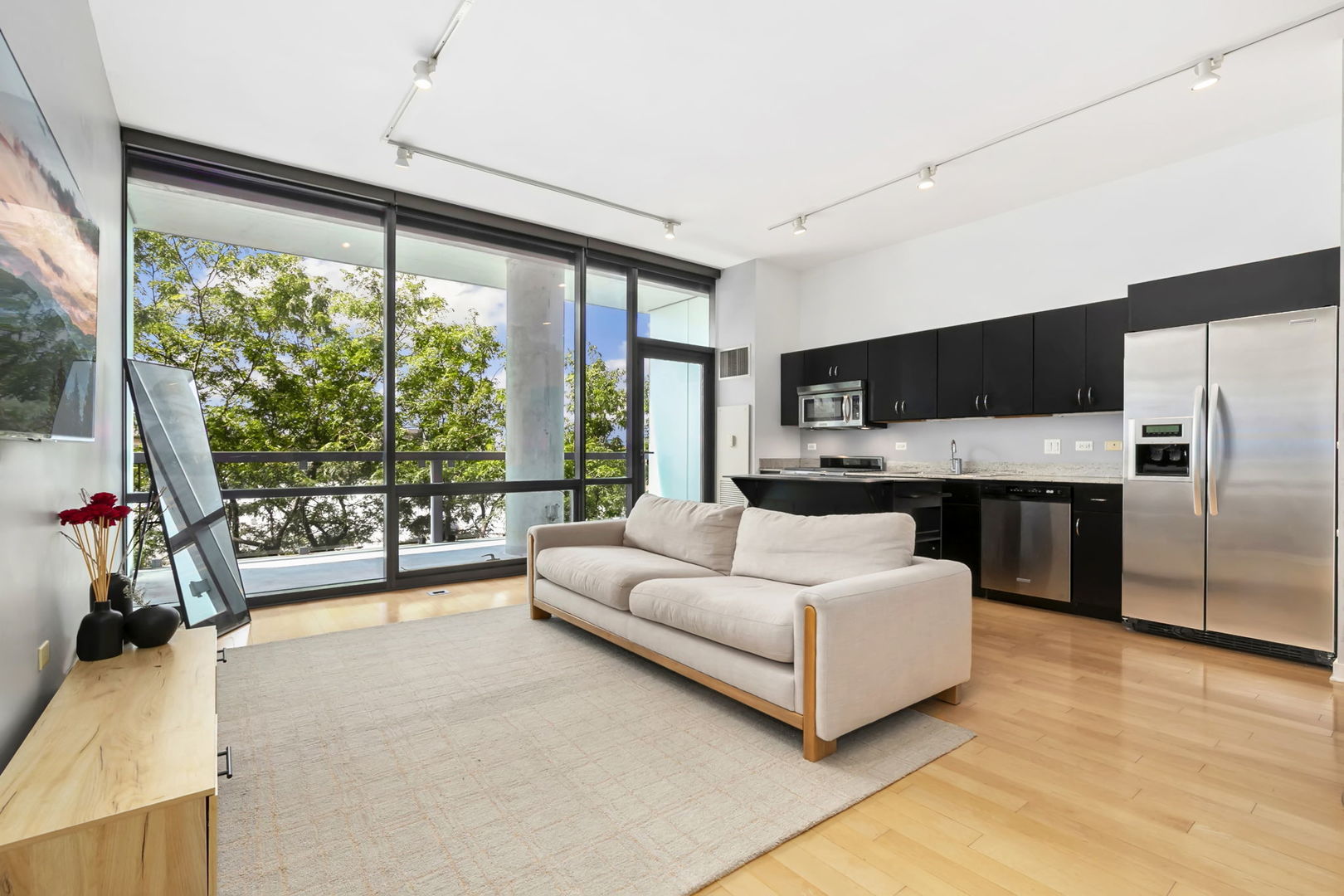 860 W Blackhawk Street 303