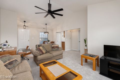 Tiny photo for 378 Sandhurst Circle #7, Glen Ellyn, IL 60137 (MLS # 12528494)