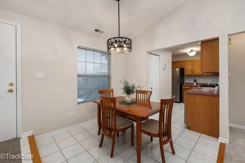 Tiny photo for 378 Sandhurst Circle #7, Glen Ellyn, IL 60137 (MLS # 12528494)