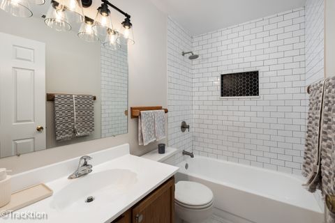 Tiny photo for 378 Sandhurst Circle #7, Glen Ellyn, IL 60137 (MLS # 12528494)