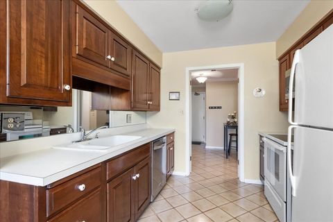 Tiny photo for 6400 N Cicero Avenue #410, Lincolnwood, IL 60712 (MLS # 12458006)