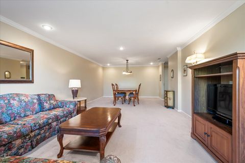 Tiny photo for 6400 N Cicero Avenue #410, Lincolnwood, IL 60712 (MLS # 12458006)