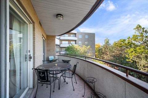 Tiny photo for 6400 N Cicero Avenue #410, Lincolnwood, IL 60712 (MLS # 12458006)