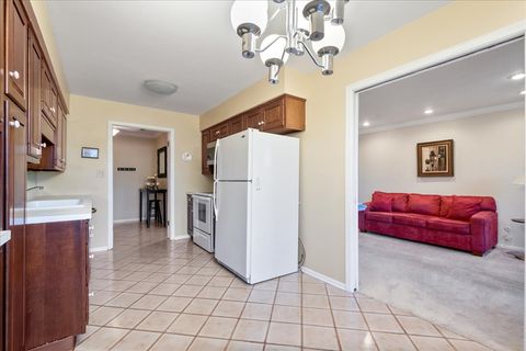 Tiny photo for 6400 N Cicero Avenue #410, Lincolnwood, IL 60712 (MLS # 12458006)