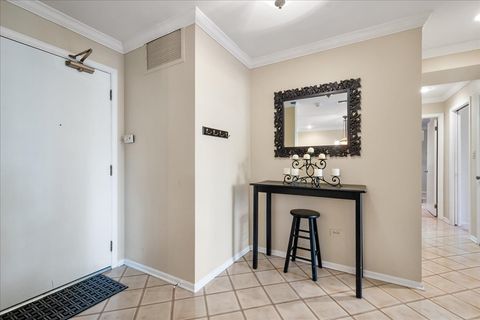 Tiny photo for 6400 N Cicero Avenue #410, Lincolnwood, IL 60712 (MLS # 12458006)